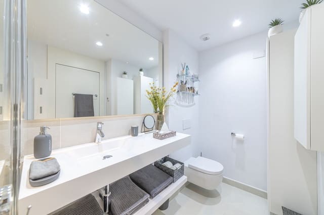 2 soverom Leilighet til salgs i El Higuerón, Fuengirola med svømmebasseng garasje - € 567 000 (Ref: 9957654)