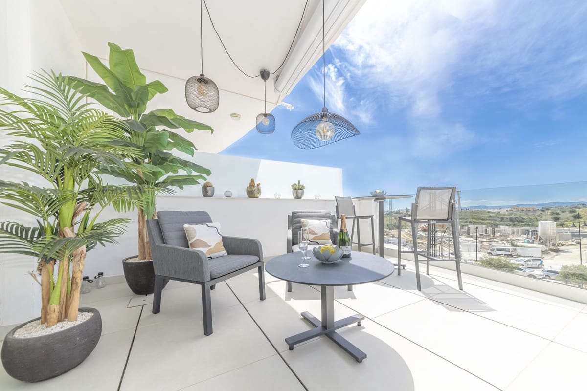 2 soverom Leilighet til salgs i Fuengirola med svømmebasseng garasje - € 567 000 (Ref: 9957654)