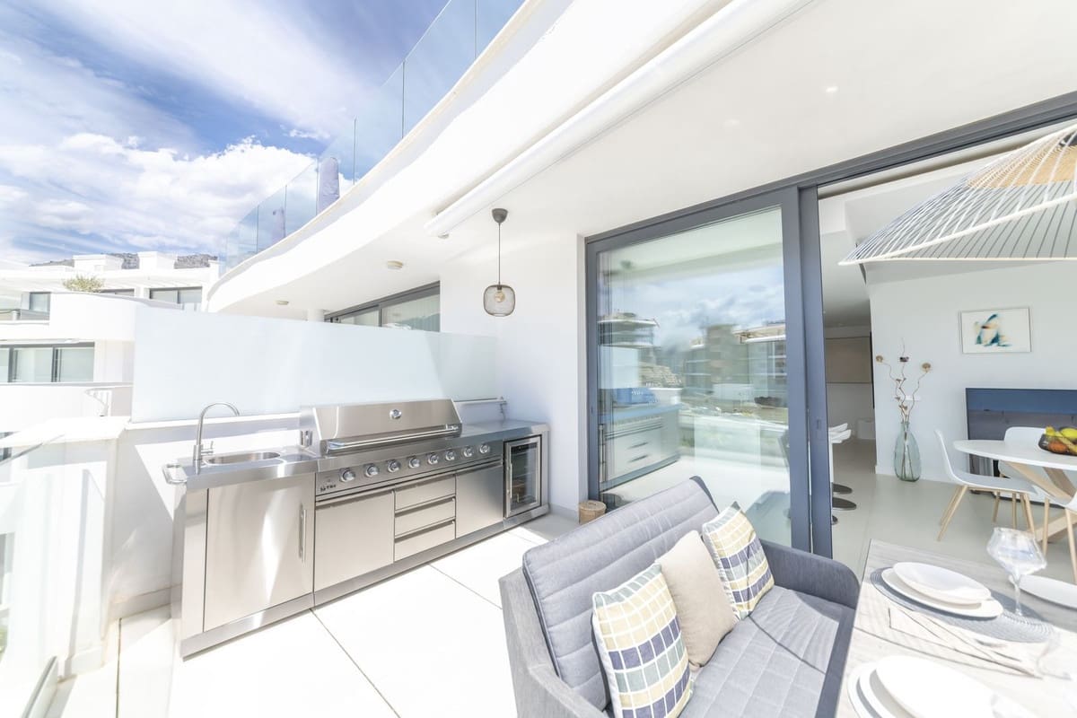 2 soverom Leilighet til salgs i Fuengirola med svømmebasseng garasje - € 567 000 (Ref: 9957654)