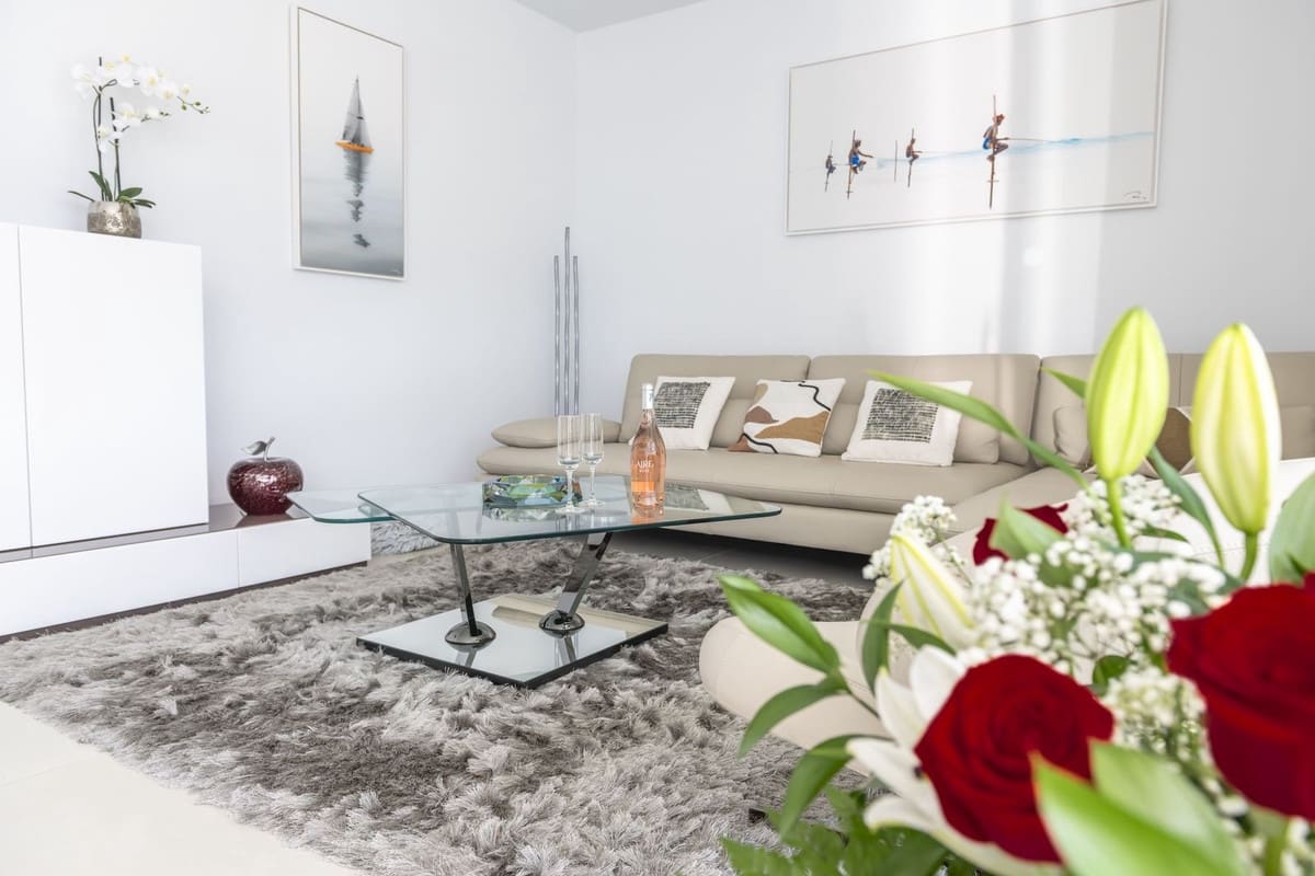 2 soverom Leilighet til salgs i Fuengirola med svømmebasseng garasje - € 567 000 (Ref: 9957654)