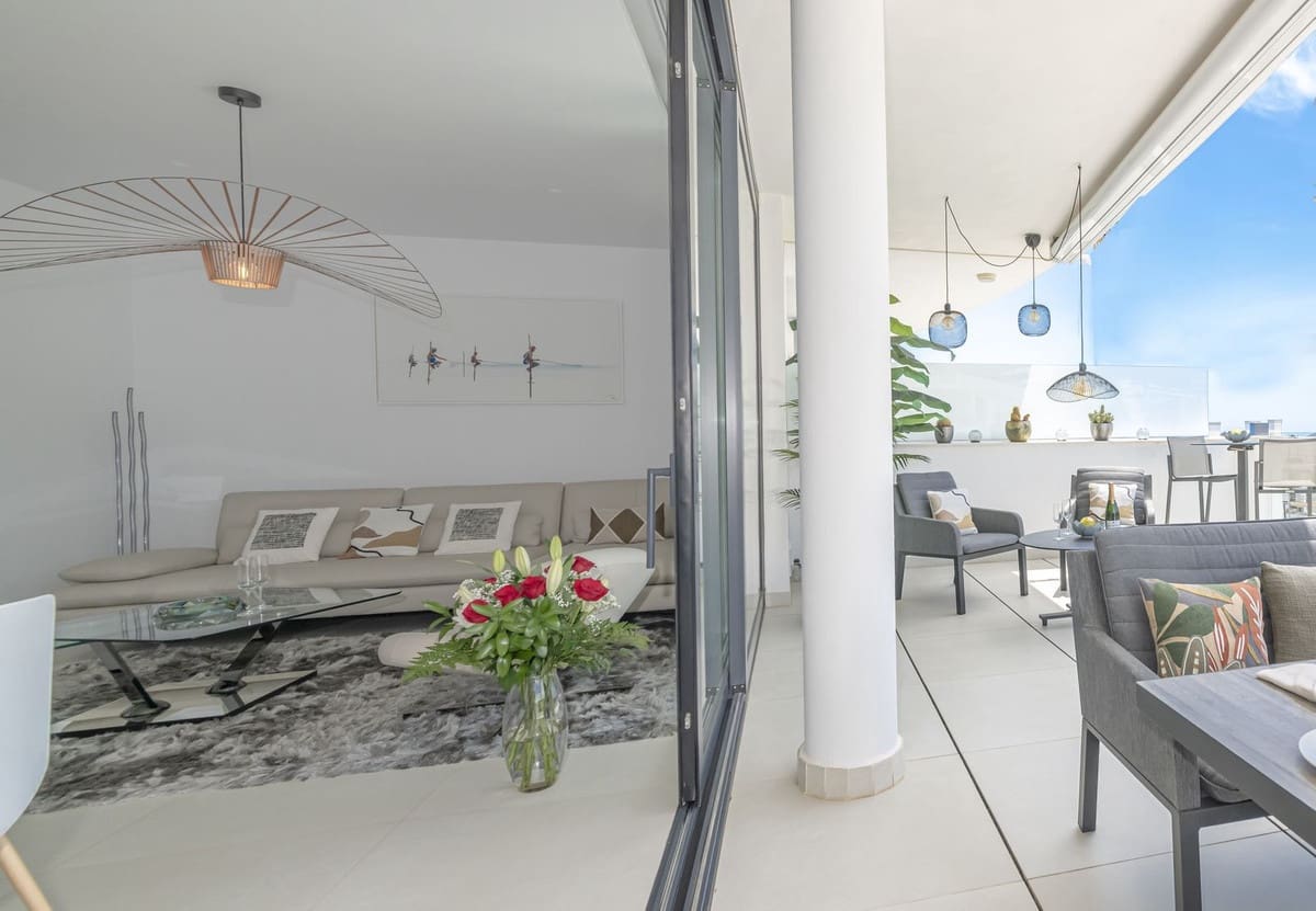 2 soverom Leilighet til salgs i Fuengirola med svømmebasseng garasje - € 567 000 (Ref: 9957654)