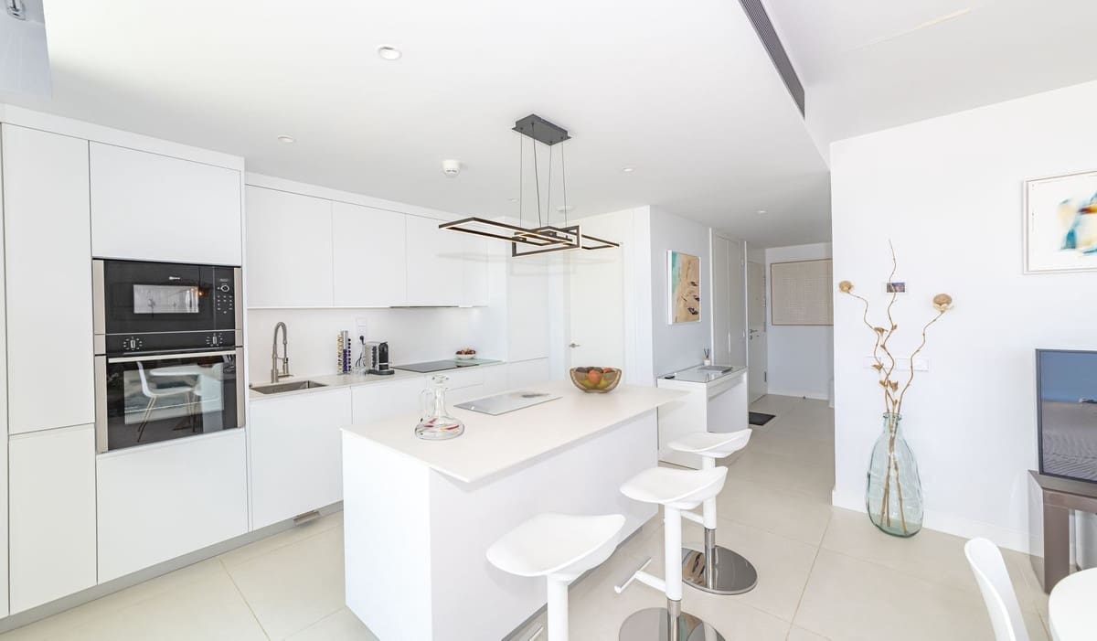 2 soverom Leilighet til salgs i Fuengirola med svømmebasseng garasje - € 567 000 (Ref: 9957654)