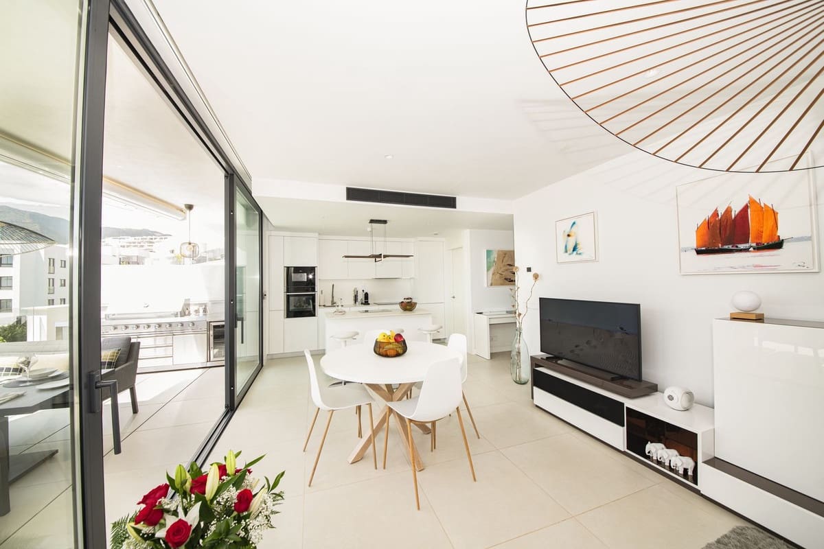 2 soverom Leilighet til salgs i Fuengirola med svømmebasseng garasje - € 567 000 (Ref: 9957654)