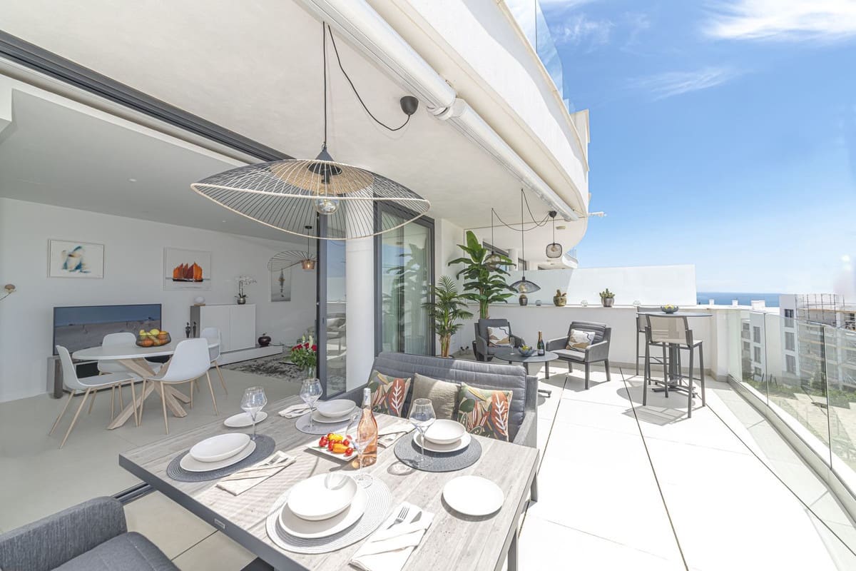 2 soverom Leilighet til salgs i Fuengirola med svømmebasseng garasje - € 567 000 (Ref: 9957654)