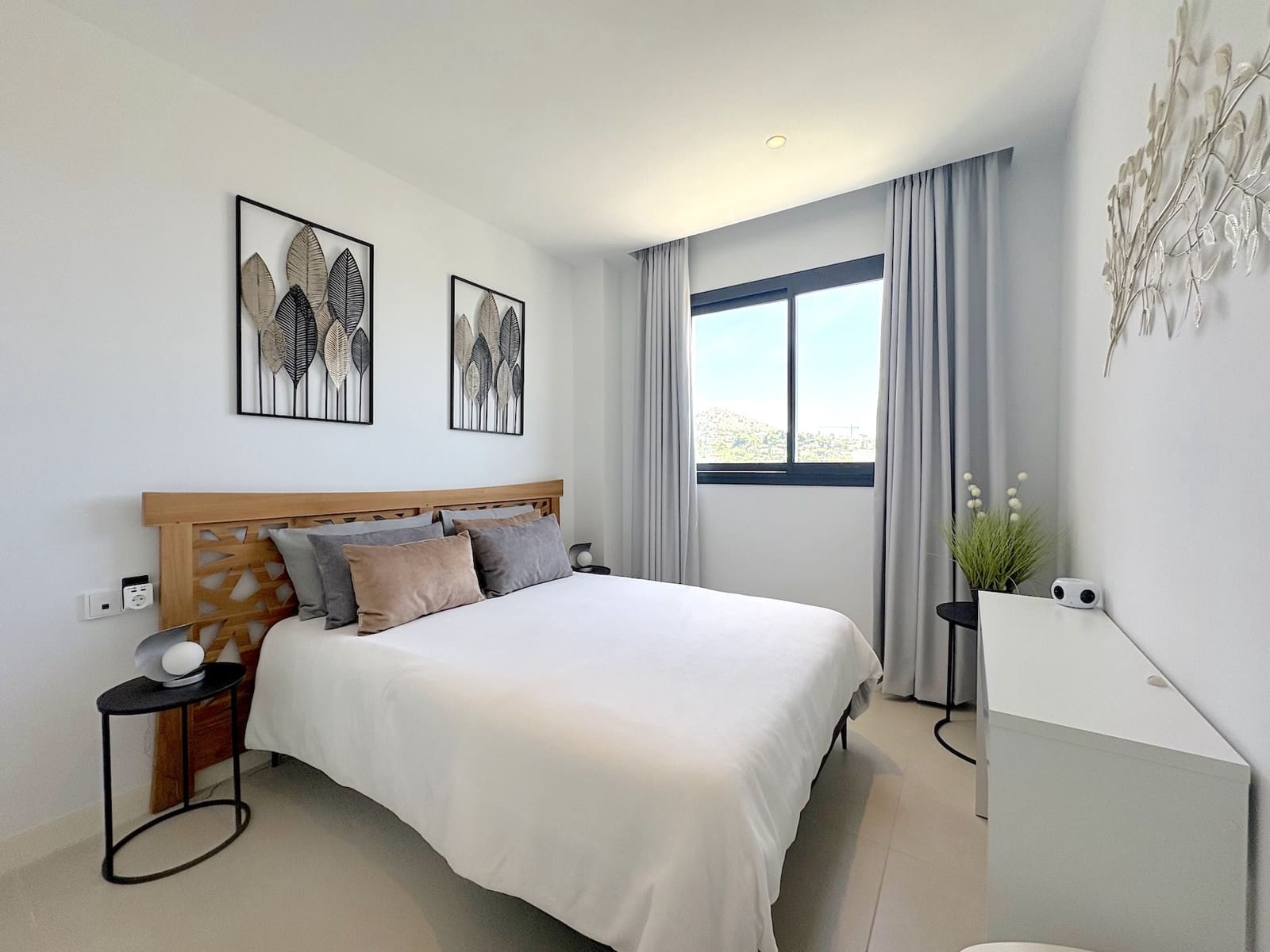 2 soverom Leilighet til salgs i Fuengirola med svømmebasseng garasje - € 567 000 (Ref: 9957654)