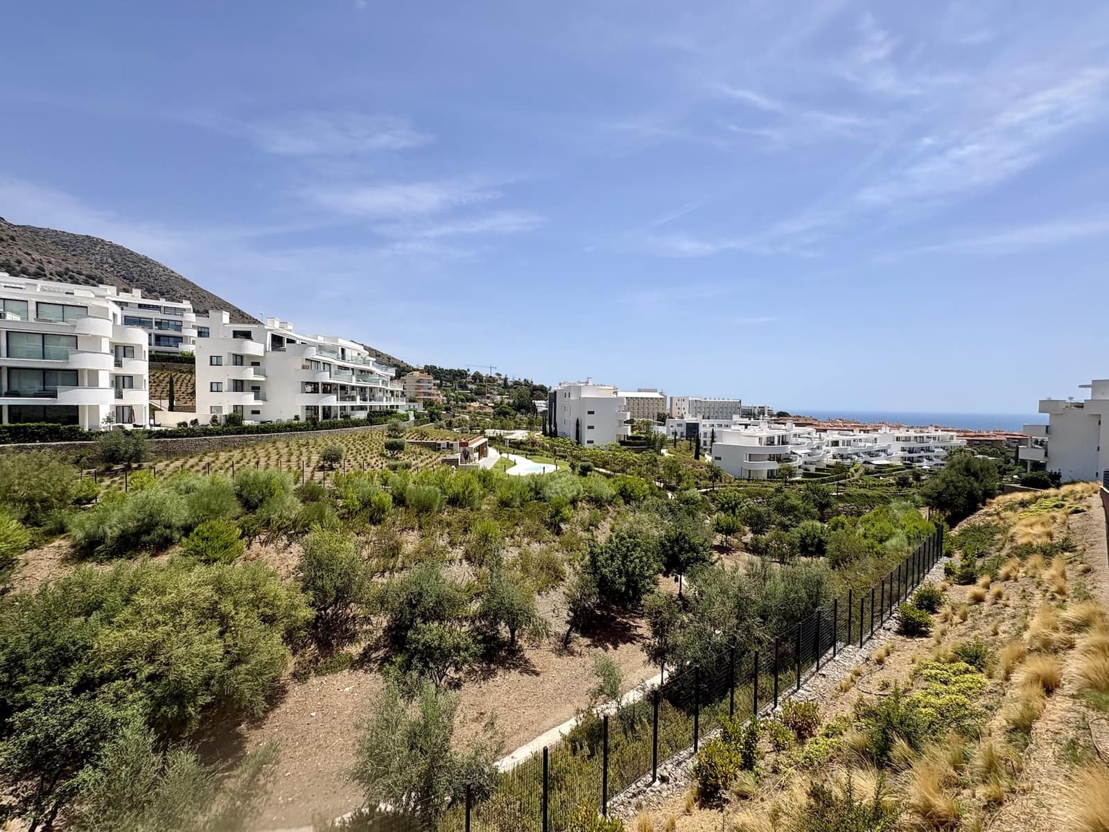 2 soverom Leilighet til salgs i Fuengirola med svømmebasseng garasje - € 567 000 (Ref: 9957654)