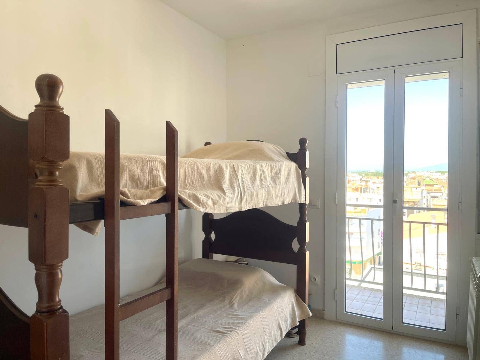 4 bedroom Apartment for sale in Roses with garage - € 399,000 (Ref: 9967837)