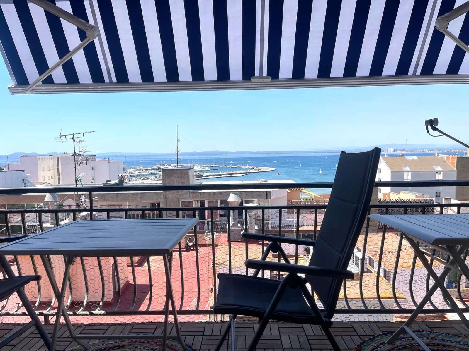 4 bedroom Apartment for sale in Roses with garage - € 399,000 (Ref: 9967837)