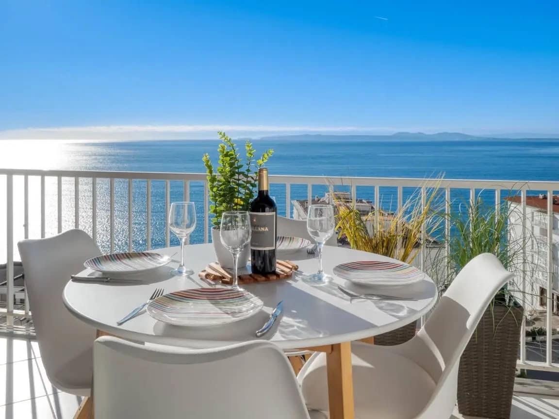 2 bedroom Apartment for sale in Roses with garage - € 330,000 (Ref: 9967838)