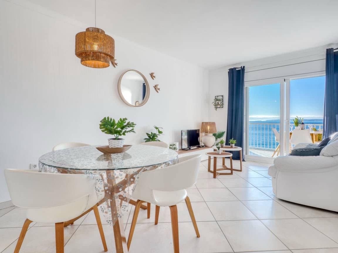 2 bedroom Apartment for sale in Roses with garage - € 330,000 (Ref: 9967838)