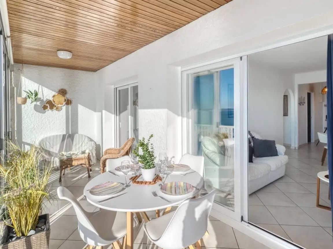 2 bedroom Apartment for sale in Roses with garage - € 330,000 (Ref: 9967838)