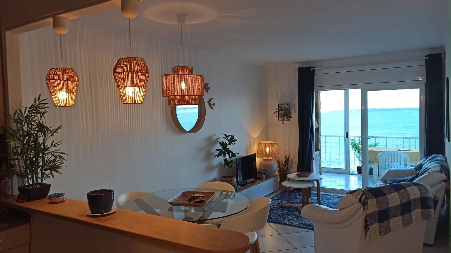2 bedroom Apartment for sale in Roses with garage - € 330,000 (Ref: 9967838)