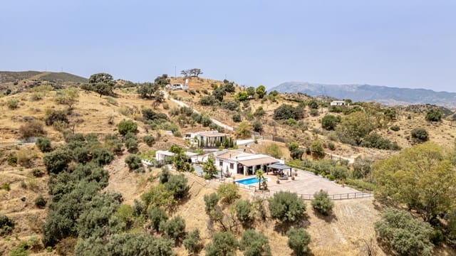 3 soverom Villa til salgs i Coín med svømmebasseng garasje - € 745 000 (Ref: 9973379)