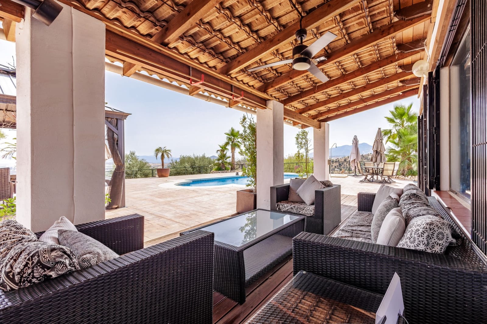 3 bedroom Villa for sale in Coin with pool garage - € 745,000 (Ref: 9973379)