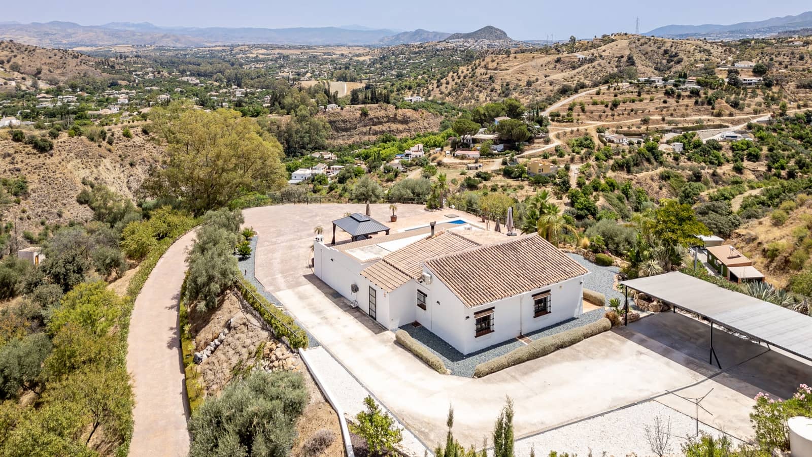 3 bedroom Villa for sale in Coin with pool garage - € 745,000 (Ref: 9973379)