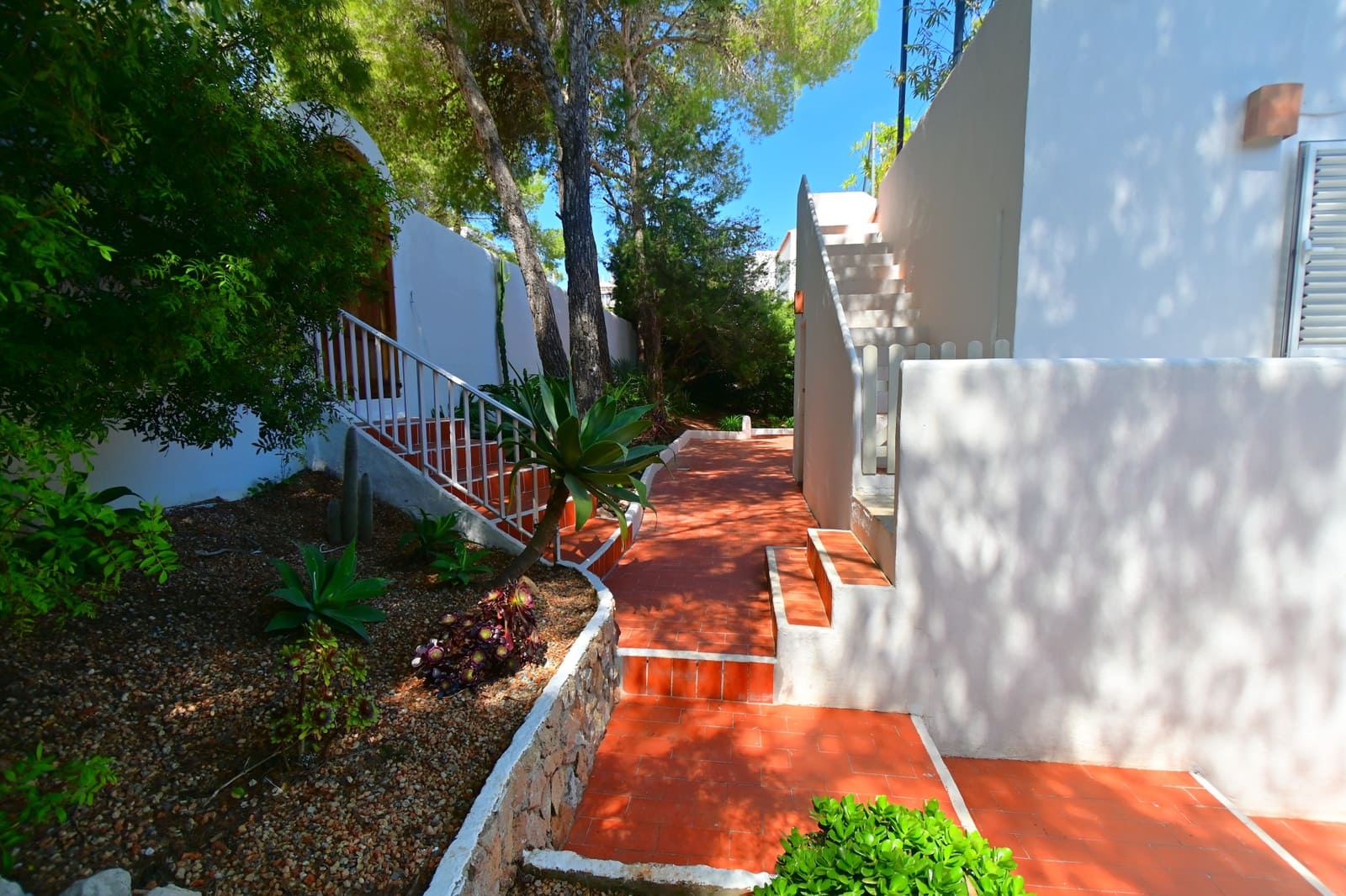 5 bedroom Villa for sale in Santa Eulalia / Santa Eularia with pool garage - € 2,850,000 (Ref: 9975502)