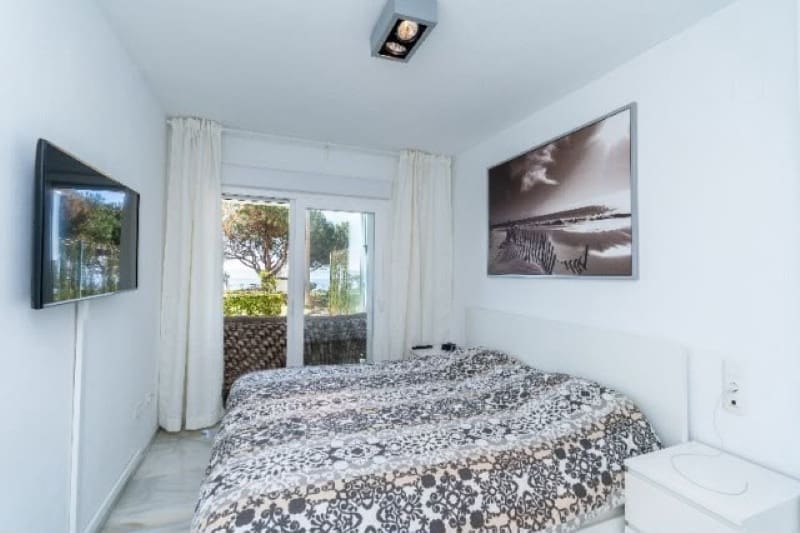 2 bedroom Apartment for sale in Calahonda with pool garage - € 849,000 (Ref: 9977379)