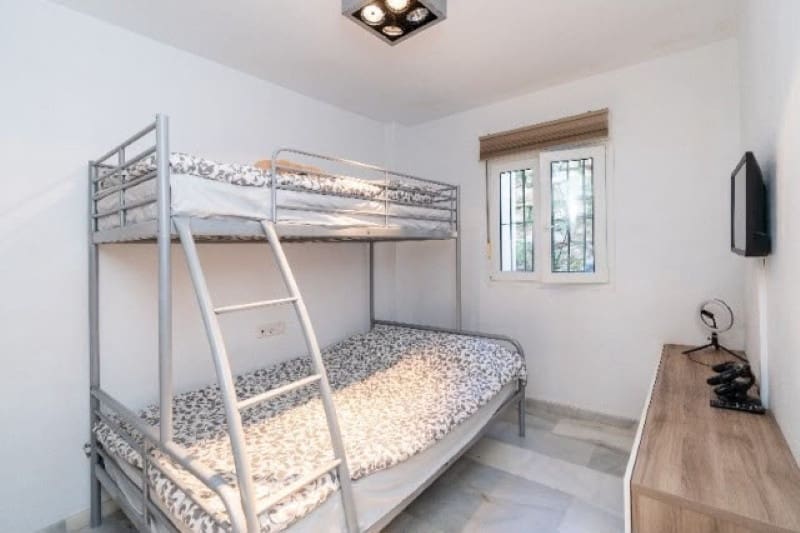 2 bedroom Apartment for sale in Calahonda with pool garage - € 849,000 (Ref: 9977379)