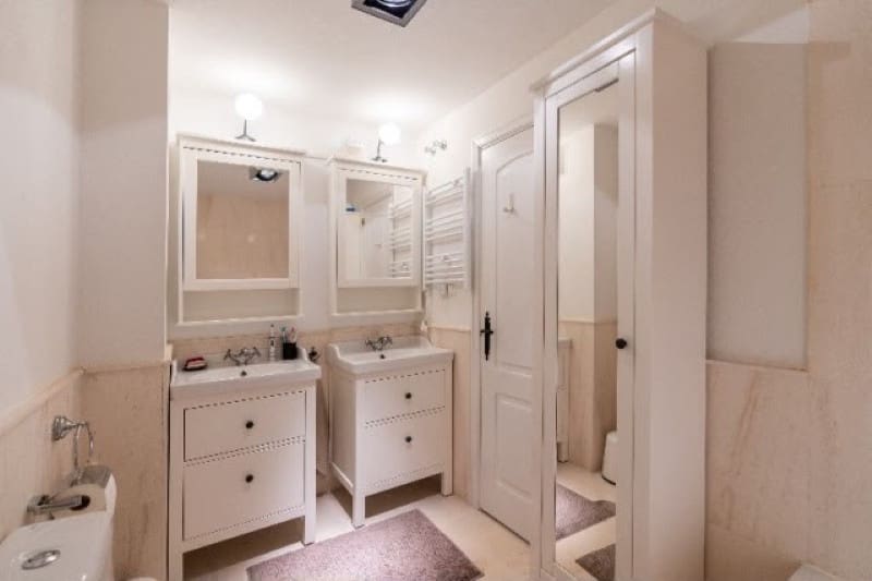2 bedroom Apartment for sale in Calahonda with pool garage - € 849,000 (Ref: 9977379)