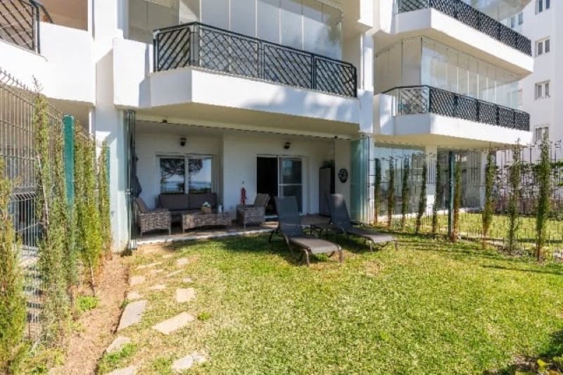 2 bedroom Apartment for sale in Calahonda with pool garage - € 849,000 (Ref: 9977379)