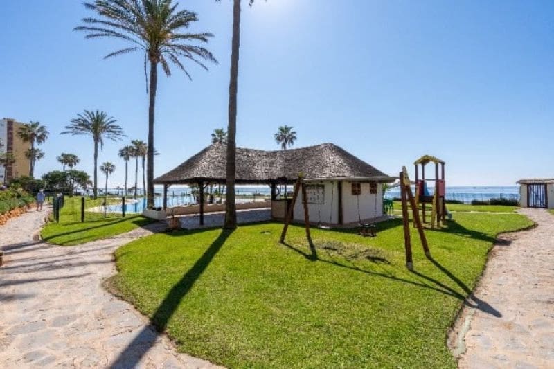 2 bedroom Apartment for sale in Calahonda with pool garage - € 849,000 (Ref: 9977379)