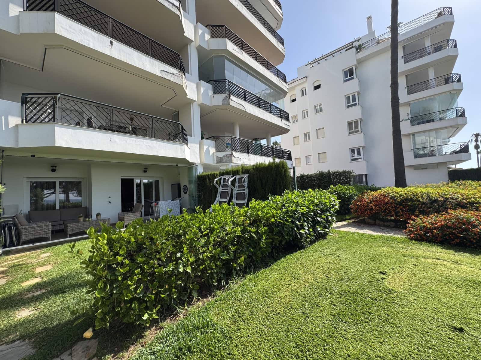 2 soveværelse Lejlighed til salg i Calahonda med swimmingpool garage - € 828.000 (Ref: 9977379)