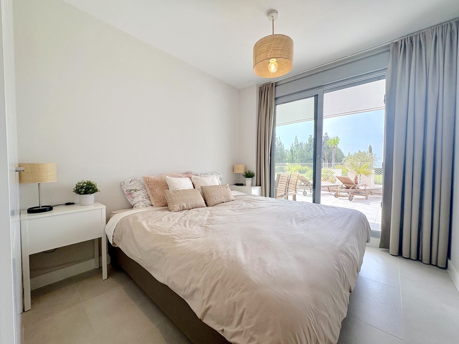 2 soverom Leilighet til salgs i El Chaparral med svømmebasseng garasje - € 475 000 (Ref: 9978969)