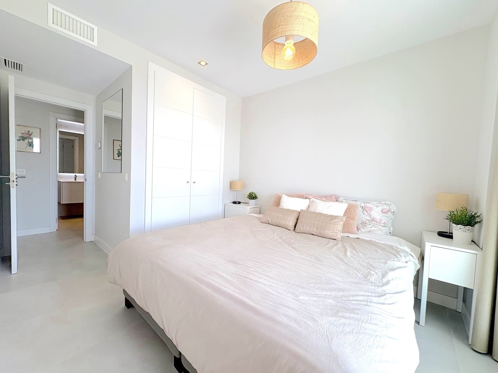 2 soverom Leilighet til salgs i El Chaparral med svømmebasseng garasje - € 475 000 (Ref: 9978969)