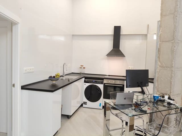 Apartamento de 2 habitaciones en Centro, Málaga ciudad en venta - 265.000 € (Ref: 9983073)