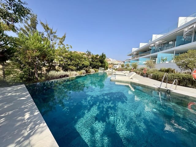 Apartamento de 2 habitaciones en Las Gaviotas  - Carvajal, Fuengirola en venta con piscina garaje - 770.000 € (Ref: 9994306)