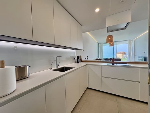 Apartamento de 2 habitaciones en Las Gaviotas  - Carvajal, Fuengirola en venta con piscina garaje - 770.000 € (Ref: 9994306)