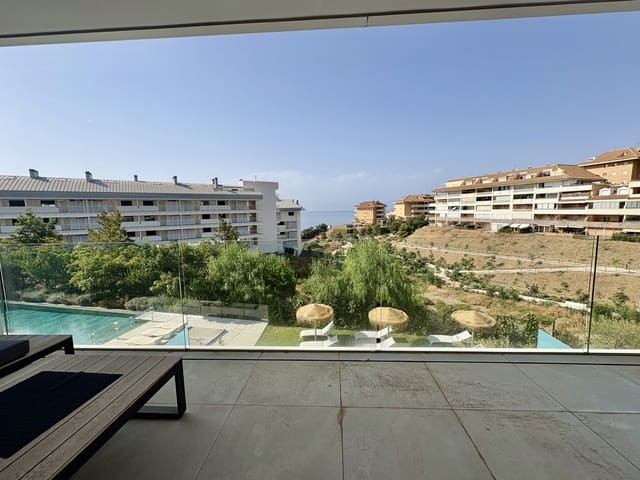 Apartamento de 2 habitaciones en Las Gaviotas  - Carvajal, Fuengirola en venta con piscina garaje - 770.000 € (Ref: 9994306)