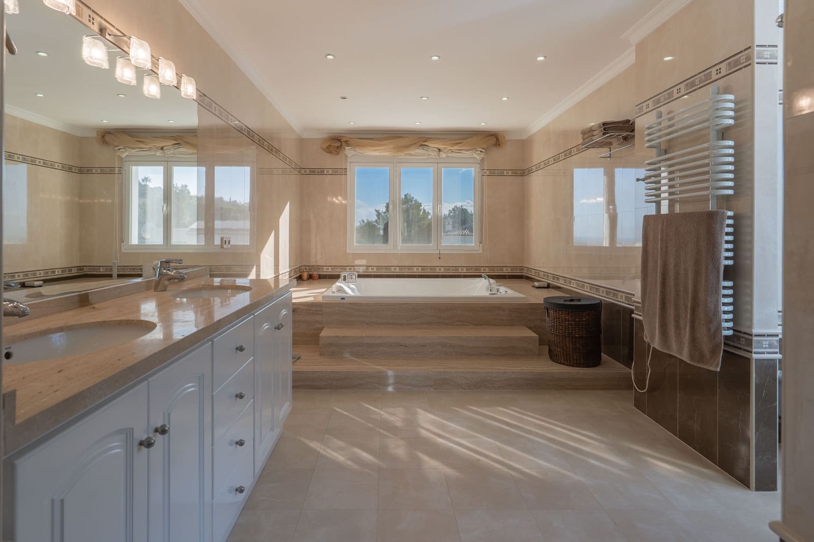 4 bedroom Villa for sale in Javea / Xabia with pool - € 1,795,000 (Ref: 9623156)