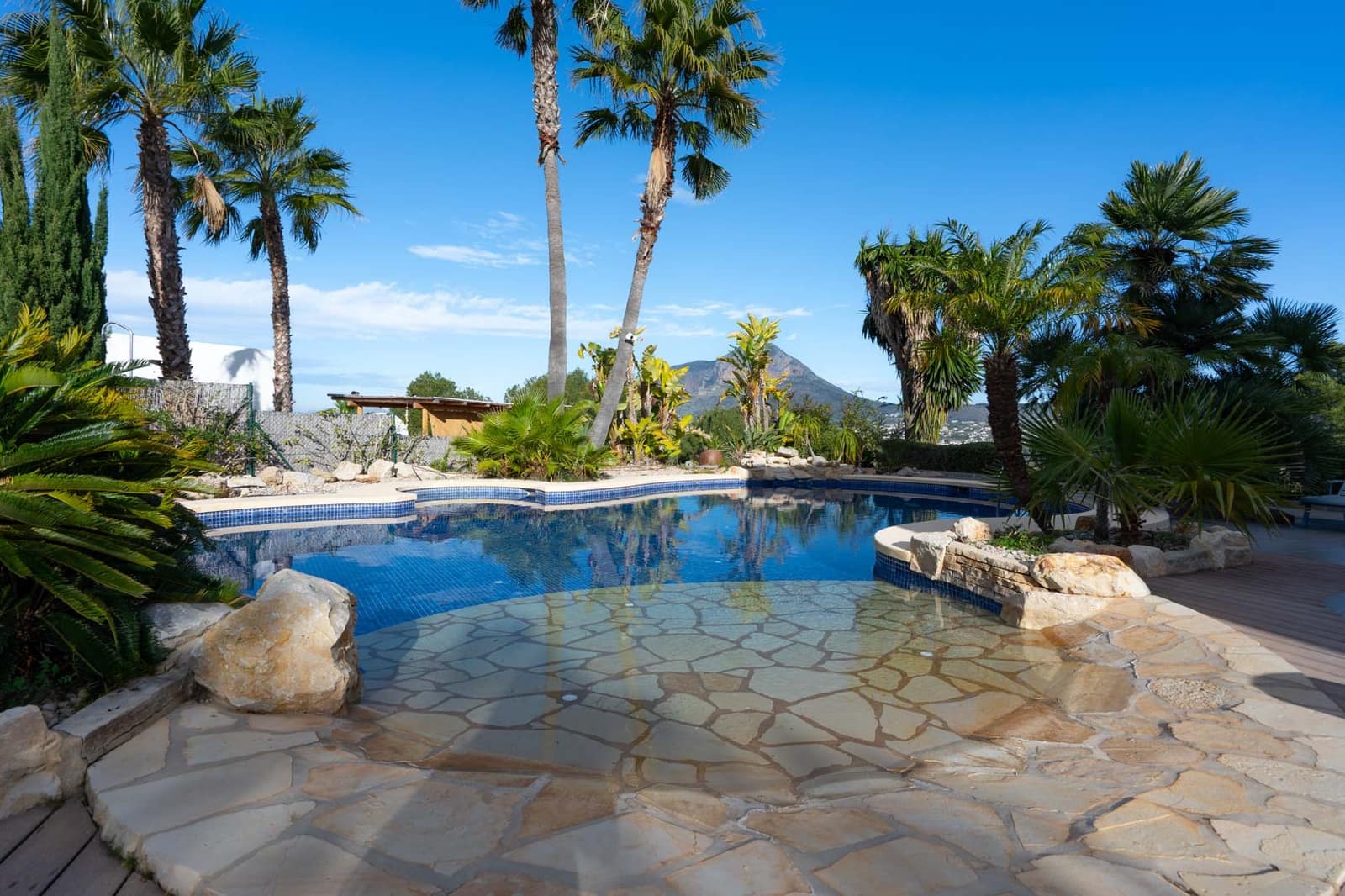 4 bedroom Villa for sale in Javea / Xabia with pool - € 1,795,000 (Ref: 9623156)