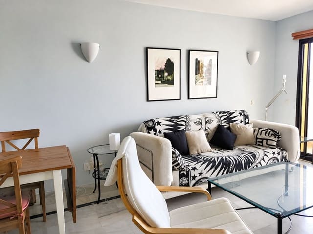 Appartement de 3 chambres à louer à El Rosario, Marbella avec piscine garage - 2 300 € (Ref: 10008093)