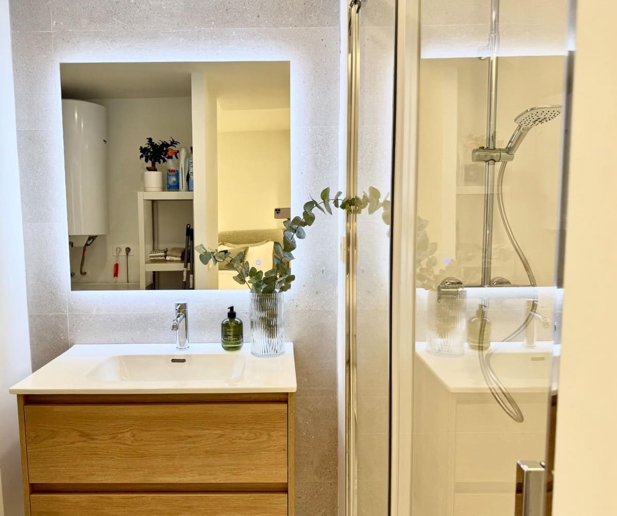 2 slaapkamer Appartement te huur in Malaga stad - € 2.500 (Ref: 10009901)