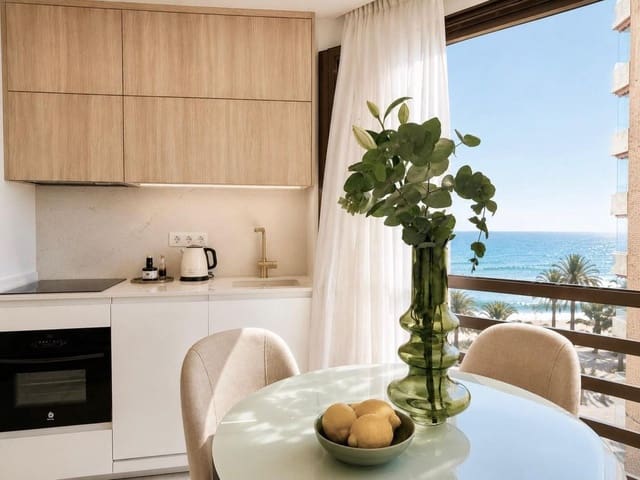 2 bedroom Apartment for rent in La Malagueta, Málaga city - € 2,500 (Ref: 10009901)