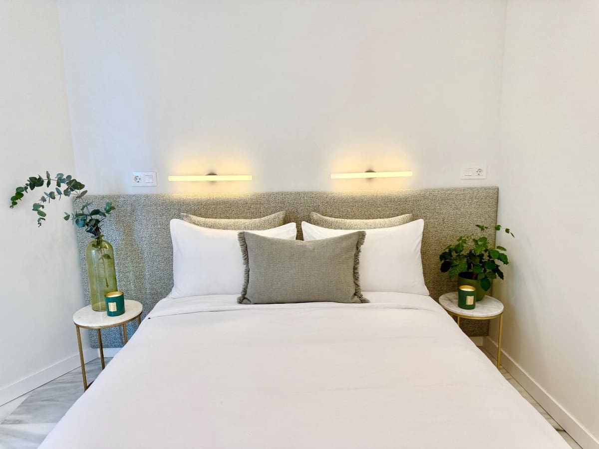 2 slaapkamer Appartement te huur in Malaga stad - € 2.500 (Ref: 10009901)