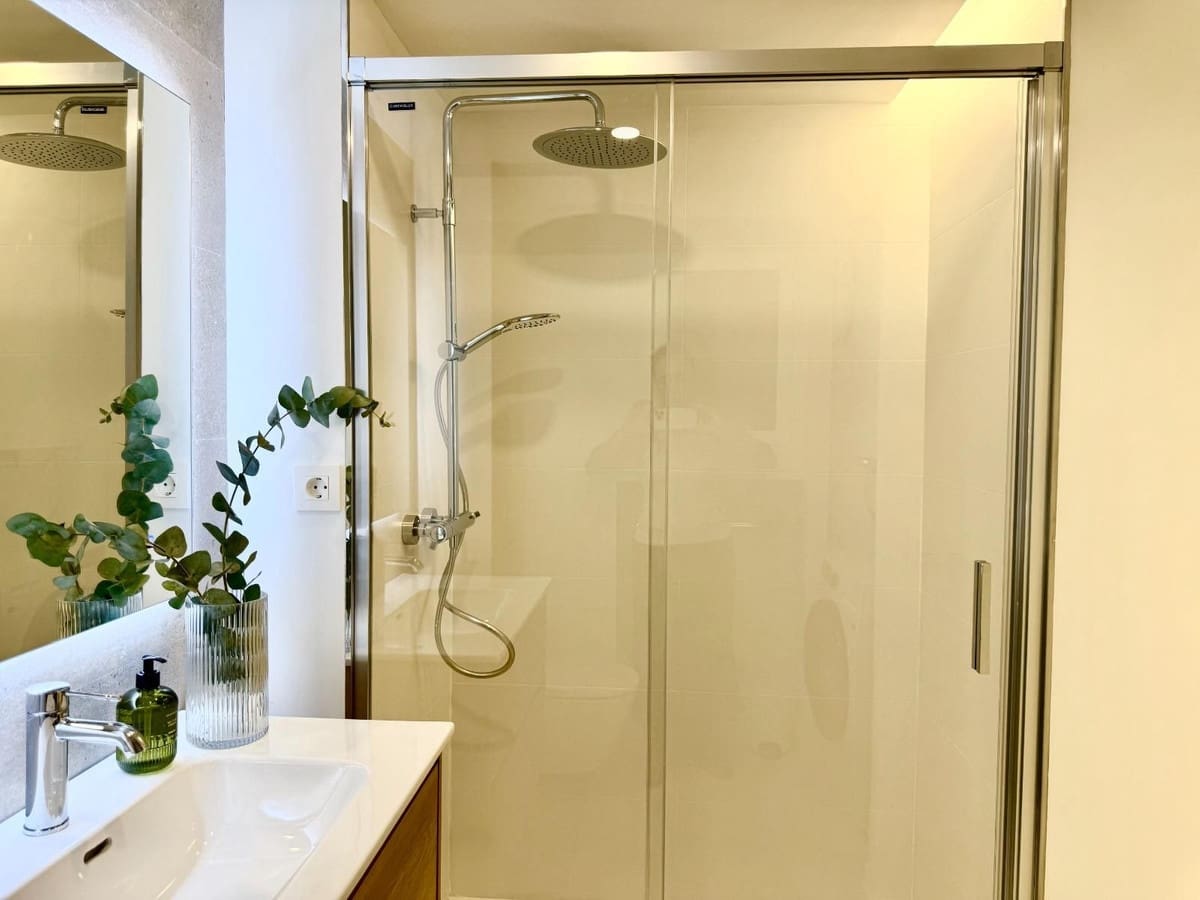 2 slaapkamer Appartement te huur in Malaga stad - € 2.500 (Ref: 10009901)
