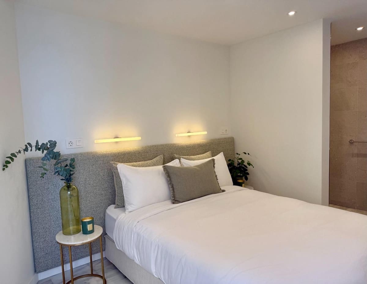2 slaapkamer Appartement te huur in Malaga stad - € 2.500 (Ref: 10009901)