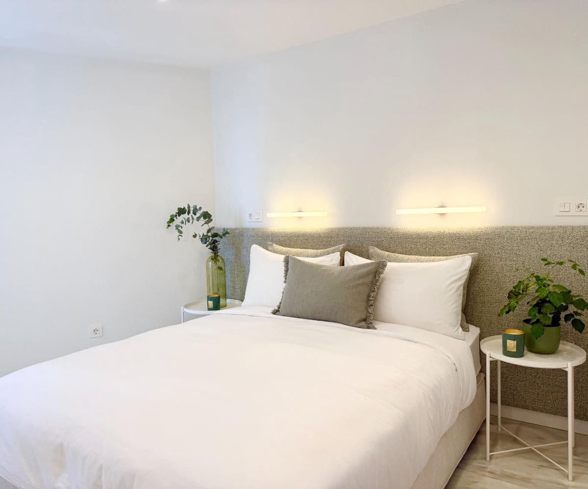 2 slaapkamer Appartement te huur in Malaga stad - € 2.500 (Ref: 10009901)