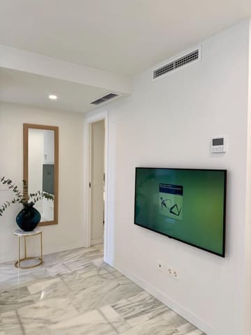 2 bedroom Apartment for rent in La Malagueta, Málaga city - € 2,500 (Ref: 10009901)