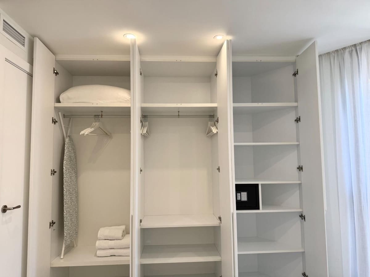 2 slaapkamer Appartement te huur in Malaga stad - € 2.500 (Ref: 10009901)