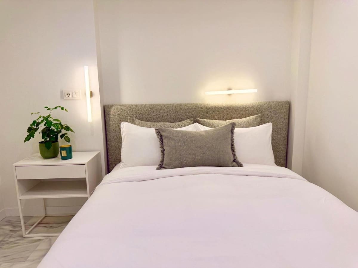2 slaapkamer Appartement te huur in Malaga stad - € 2.500 (Ref: 10009901)