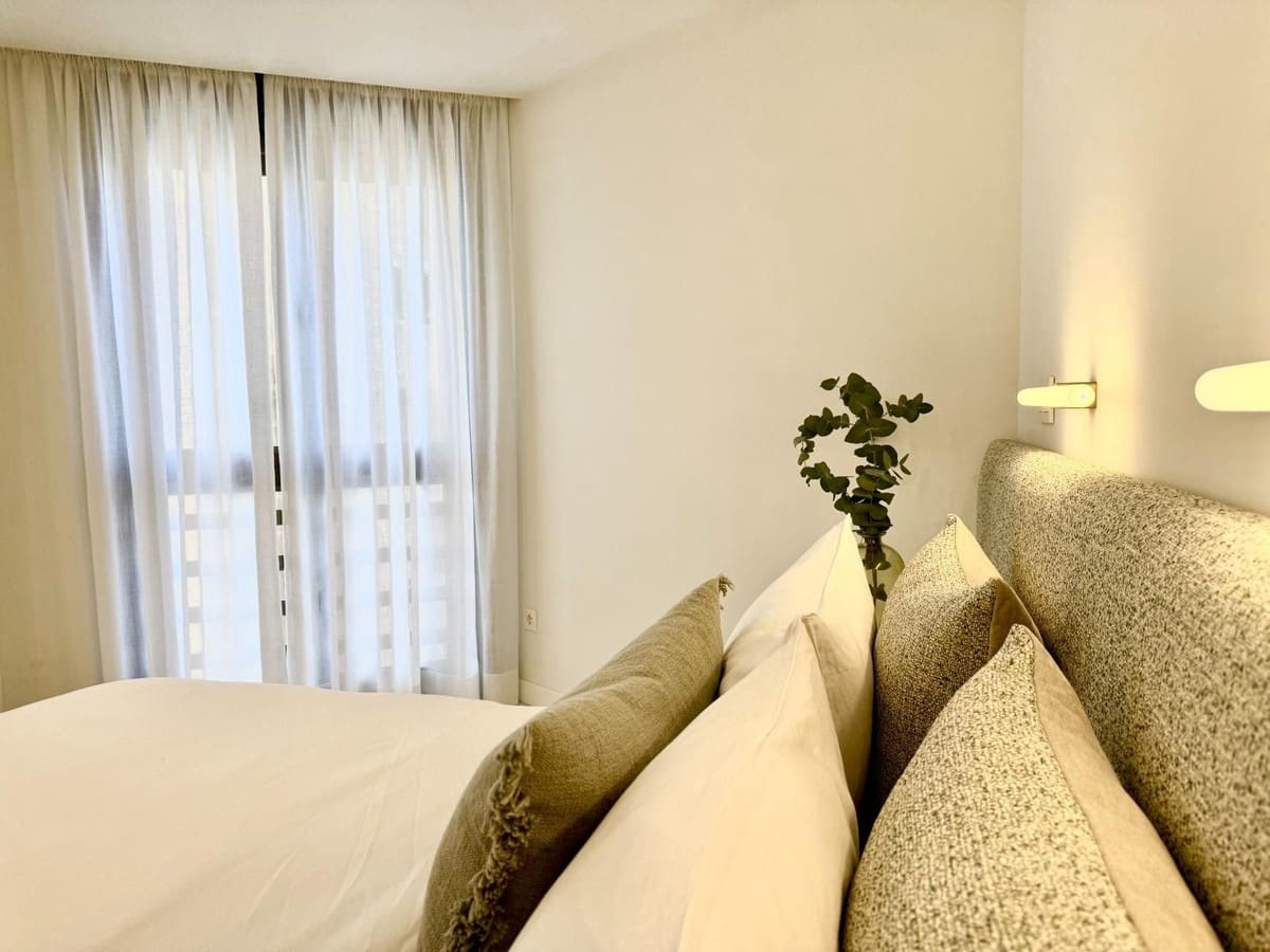 2 slaapkamer Appartement te huur in Malaga stad - € 2.500 (Ref: 10009901)