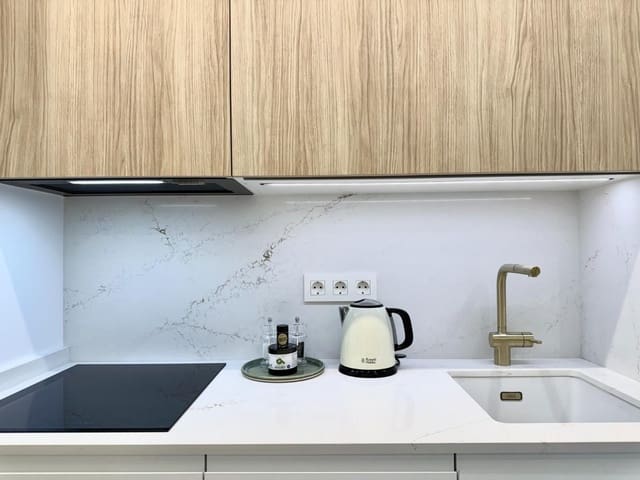 2 bedroom Apartment for rent in La Malagueta, Málaga city - € 2,500 (Ref: 10009901)