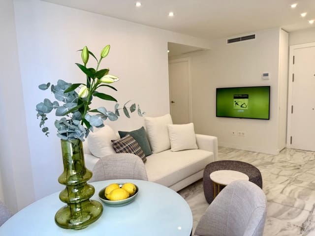 2 bedroom Apartment for rent in La Malagueta, Málaga city - € 2,500 (Ref: 10009901)