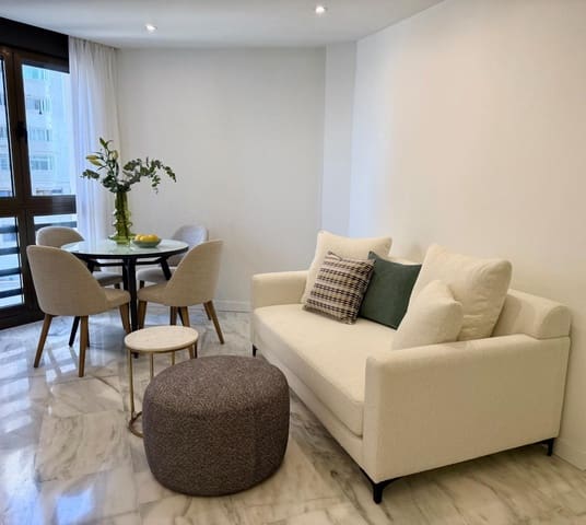 2 bedroom Apartment for rent in La Malagueta, Málaga city - € 2,500 (Ref: 10009901)