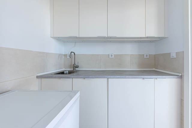 Office for rent in Cancelada, Estepona - € 2,350 (Ref: 10021669)