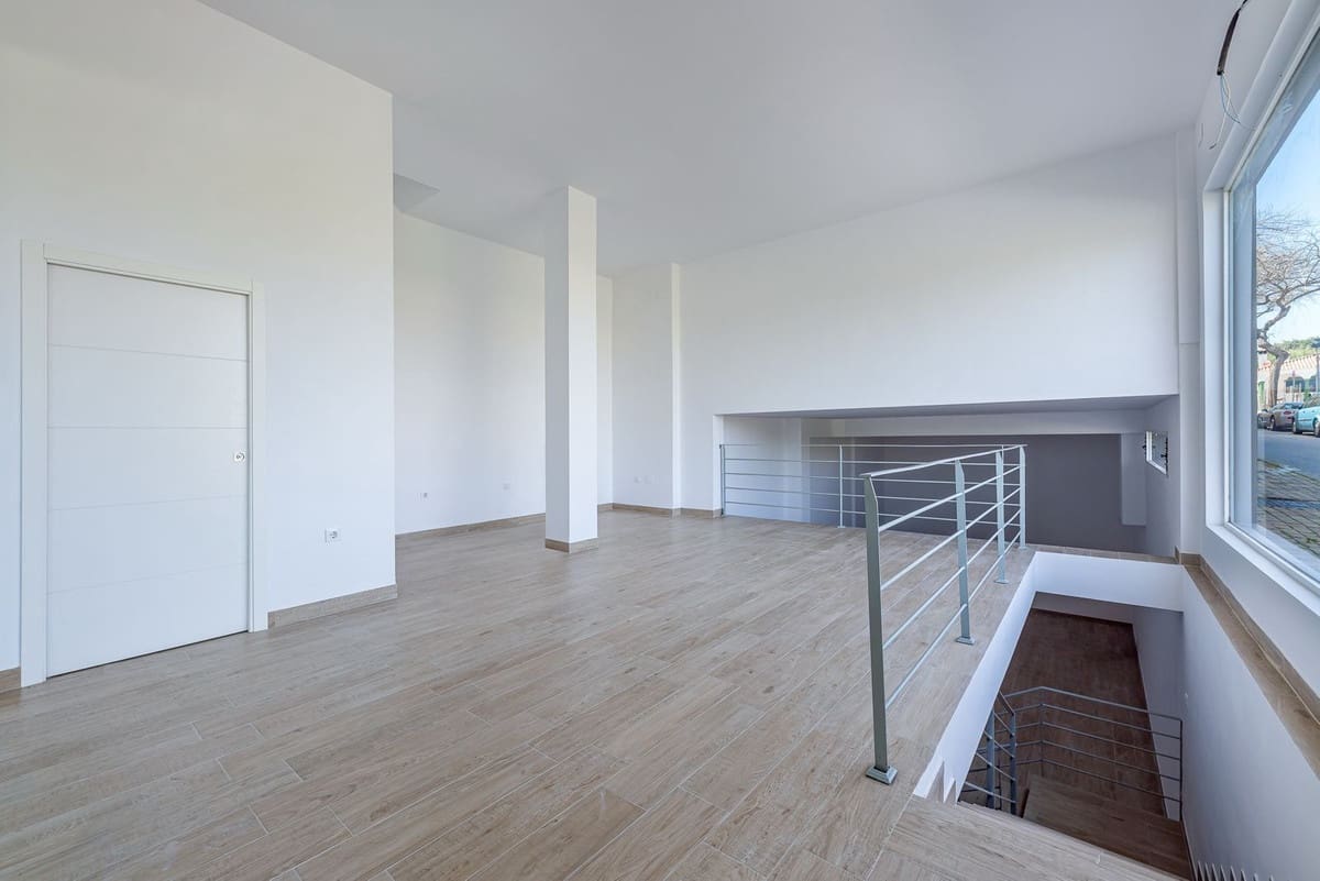Office for rent in Cancelada - € 2,350 (Ref: 10021669)